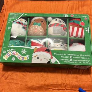 Squishmallows - Package of 8 mini ornaments.